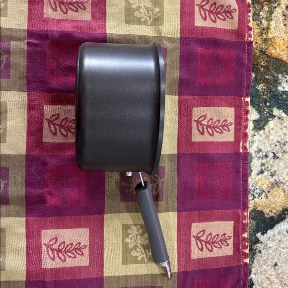 The Pampered Chef 2qt Hard-Anodized TI Nonstick Saucepan with lid - Picture 3 of 8